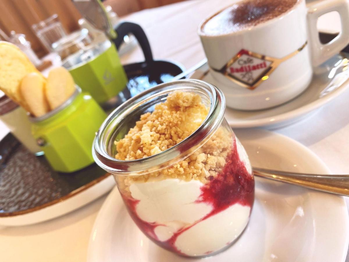 蓝多林思家庭度假酒店 圣莫里茨 外观 照片